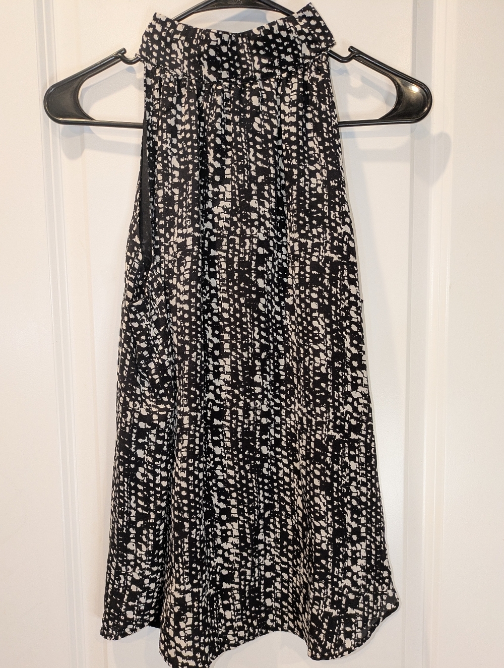 Kenneth Cole NY Size 10 Black White Halter Blouse Sleeveless Flowy Top